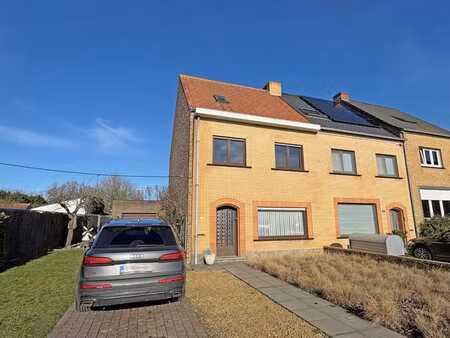 maison à rénover avec grand jardin.