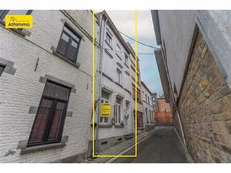 jolie maison 2 façades située en plein centre historique de