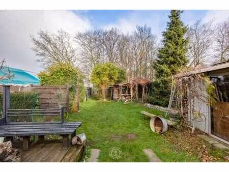 ruime gezinswoning met 4 slaapkamers  magazijn en zicht o...