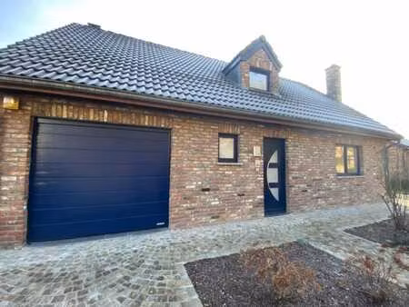 grande maison 4 façades avec jardin et terrasse