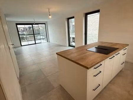 te huur: ruim duplexappartement met 3 slaapkamers in sint...