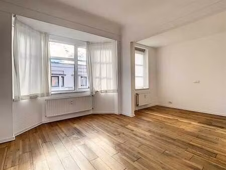 vanderkindere : beau flat entièrement rénové