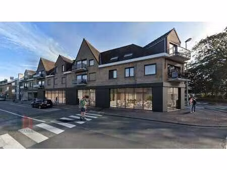 centraal gelegen handelspand van +/- 865 m² te huur in to...