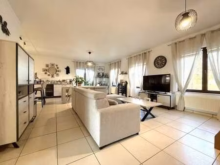 rdc (2ch)  jardin (se)  terrasse couverte  et parking.