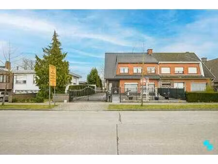 ruime woning met praktische loods/werkplaats gelegen nabi...