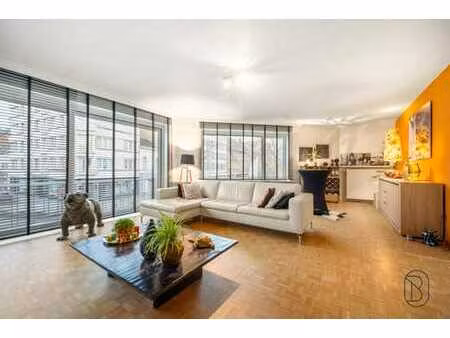 appartement élégant avec 4 chambres et une grande terrasse a