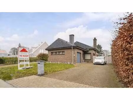 vrij ruime alleenstaande bungalow met top ligging