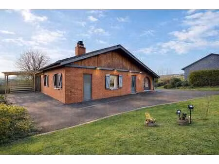 belle villa de plein pied avec grand parking et jardin