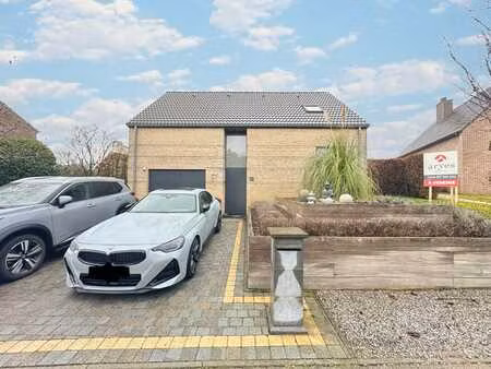 villa dans un agréable clos – quartier 4 sapins