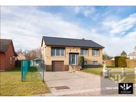 ruime en energiezuinige gezinswoning in rustige omgeving ...
