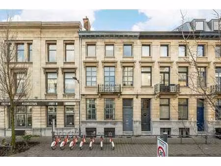 maison néoclassique de caractère avec potentiel d’investi...