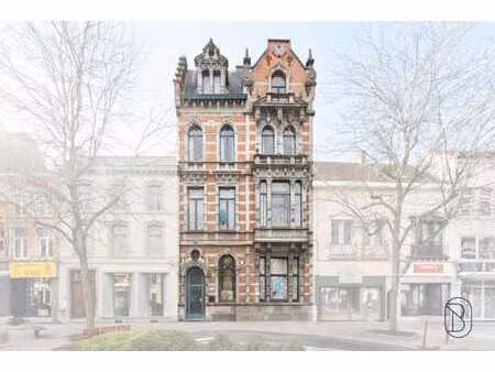 maison de maître (6 appartements  bureau + parking)