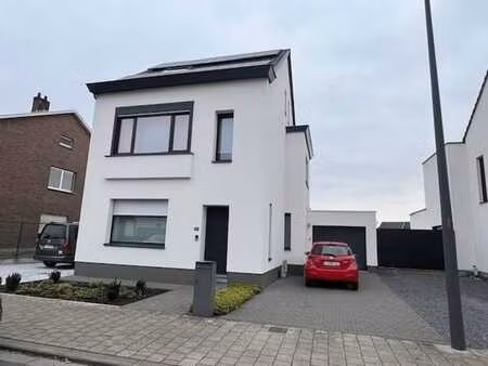 instapklare alleenstaande woning met grote tuin in hartje br
