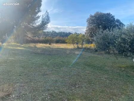 terrain 775 m² charleval