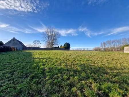 superbe terrain clôturé avec large façade  hors lotissement