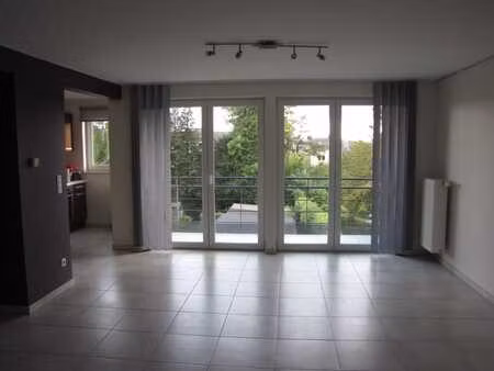 app.2ch dans petite résidence avec garage