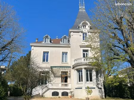 propriété 11 pièces 284 m²
