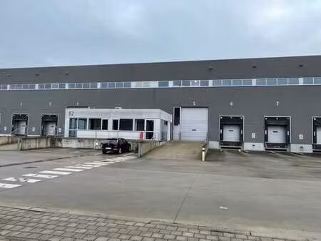 bâtiment logistique à louer à saint-nicolas