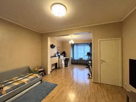 bel appartement 2 chambres à louer avec terrasse et garage.