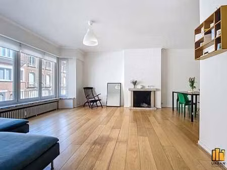 appartement 1 ch + bureau  balcon et 2 caves (semi-meublé)