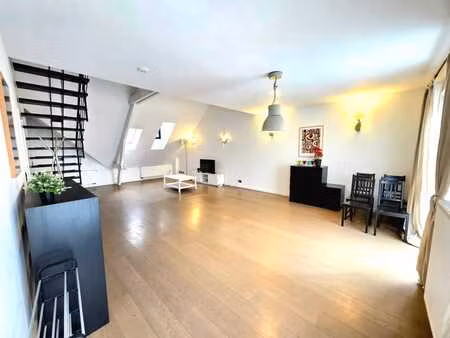 ixelles  superbe duplex 3 chambre de +- 134m²meuble