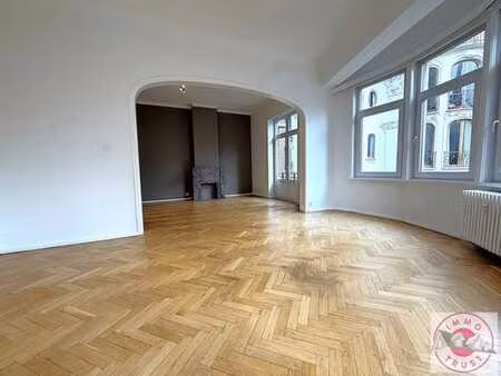 grand-place / bel appartement lumineux de 120m²  2 chambres