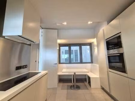 superbe appartement 2 chambres  vue imprenable sur place ste