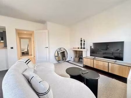 magnifique apt rénové et meublé de 2 ch! a visiter!!!