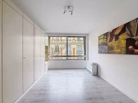 studio à louer – quartier châtelain  ixelles