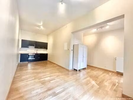 à proximité de schuman - sur la place jamblinne de meux