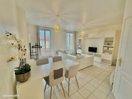 studio 1 pièce 33 m²