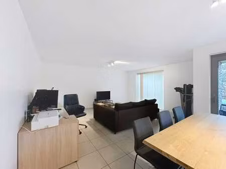 superbe appartement au rez-de-chaussée avec 2 chambres  jard