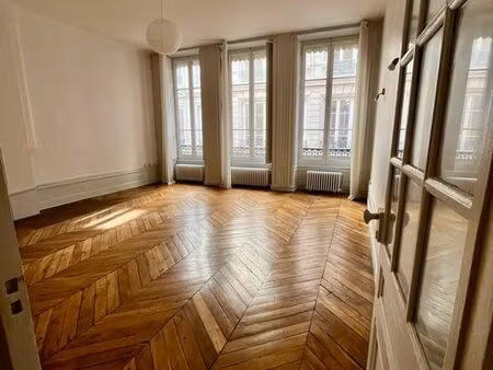 location lyon 1 er rue longue