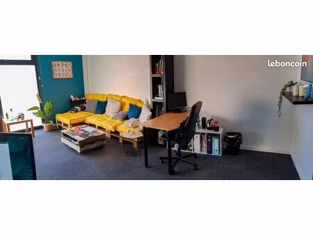 bureau spacieux  lumineux  idéalement situé à bron au parc du chêne