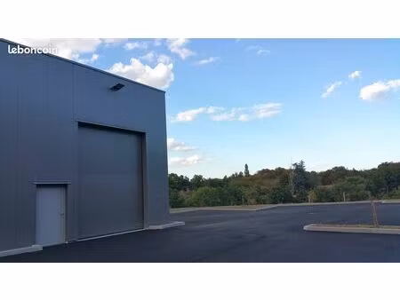 local activite 143 m2