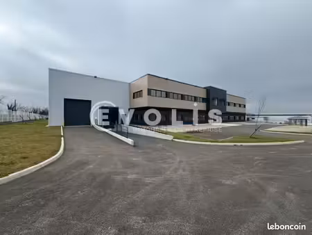 local d'activité 3 336 m²