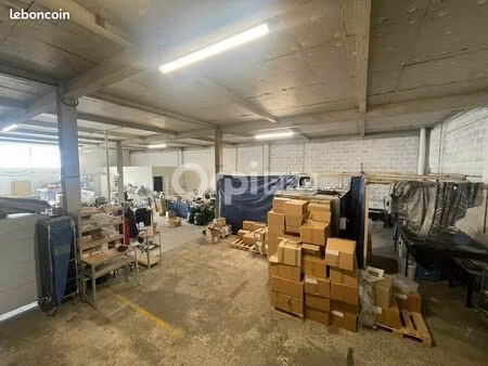 local d'activité 1 060 m²