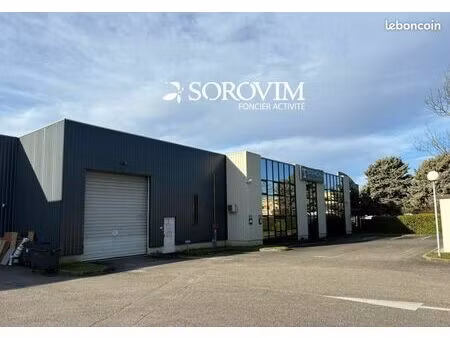 local d'activité 1 858 m²