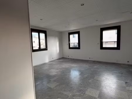 à louer – bureaux professionnels divisibles – aix-les-milles