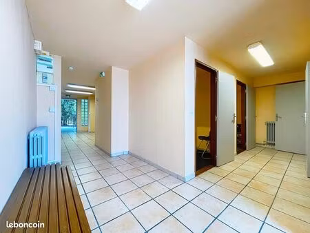 local commercial modulable – forte visibilité