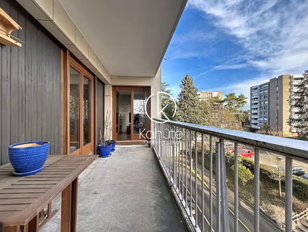 appartement lumineux de 4 pièces  101m2  ecully proche centre avec terrasse  cave et place