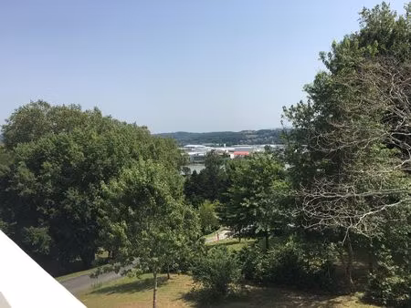 bayonne arrousets - t3 de 70 m² avec terrasse de 25 m²