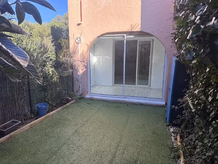 appartement 2 pièces de 33 m2 en rez-de-jardin situé dans un