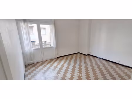 t2 rue ferrari 13005 + balcon