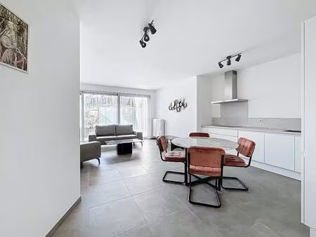 instapklaar gelijkvloers appartement met 2 slaapkamers in sint-stevens-woluwe