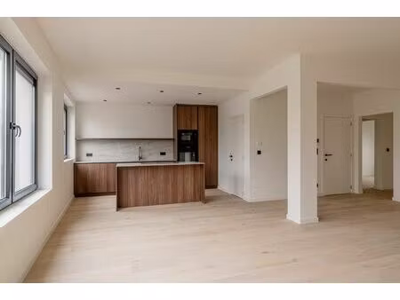 geen typische renovatie: onberispelijk appartement met 2 slaapkamers nabij fort v in edege