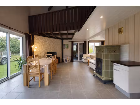 neuvecelle - maison de caractère avec beaux volumes  terrain de 1 081 m² et fort potentiel