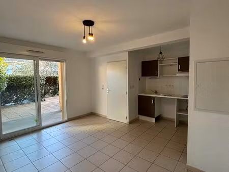 t2 résidence sécurisé avec piscine  terrasse  parkings