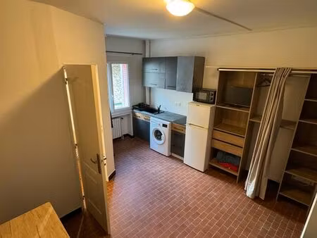 studio meublé au centre de bourg-saint-andéol