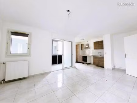 appartement t2 avec loggia et parking à dammarie-lès-lys 77190